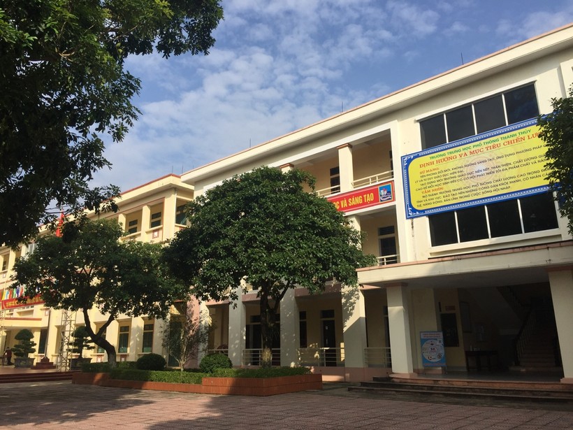 Một góc sân Trường THPT Thanh Thủy