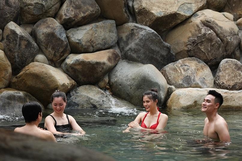 Chăm sóc sức khỏe bằng tắm onsen dưới góc nhìn chuyên gia