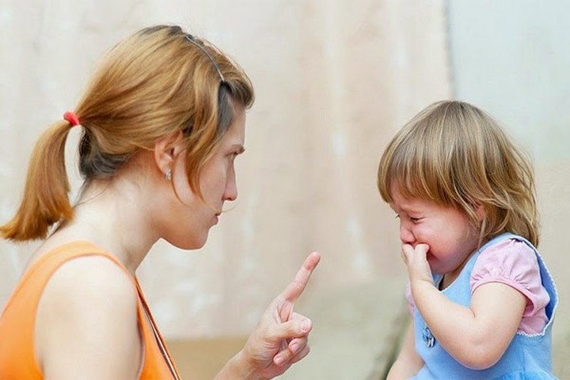 Cha mẹ không nên nhượng bộ khi trẻ hư vòi (hình minh họa)