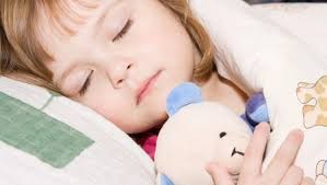 Giúp con trẻ có giấc ngủ tốt là điều mà các bậc phụ huynh nên làm. (Ảnh minh họa).