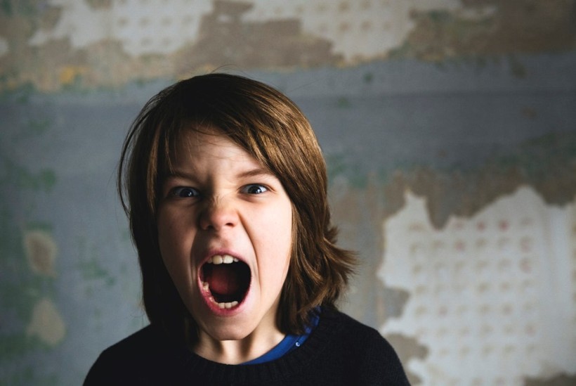 Cha mẹ cần giúp con kiểm soát các cơn giận bùng phát (hình minh họa).