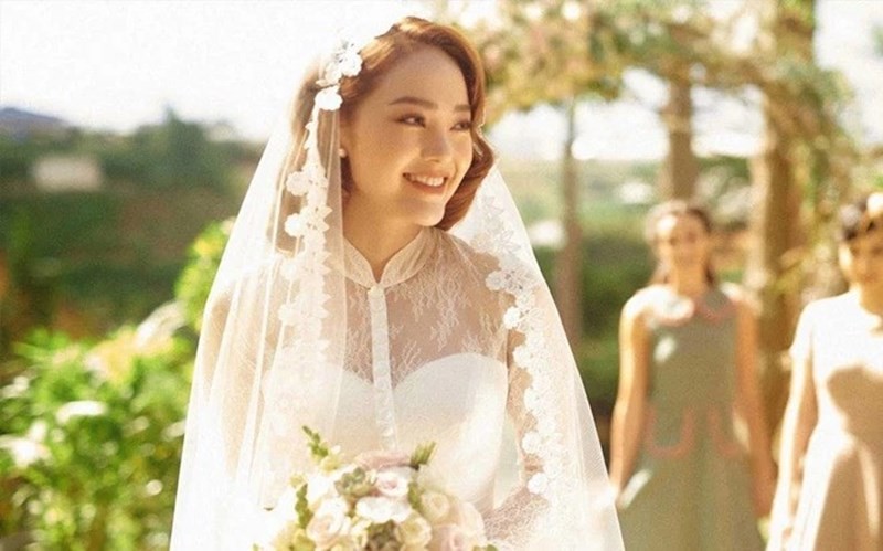 Trấn Thành và dàn sao Việt rạng rỡ dự đám cưới đẹp như mơ của Minh Hằng