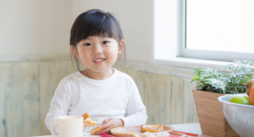 Việc cho trẻ em ăn sáng hàng ngày là điều quan trọng, nhưng ăn gì vào buổi sáng cũng quan trọng không kém (hình minh họa).