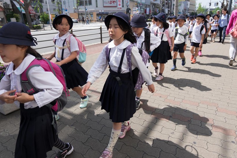 Ngay cả khi ban bố tình trạng khẩn cấp phòng dịch, Nhật Bản hầu như không đóng cửa trường học (hình minh họa).
