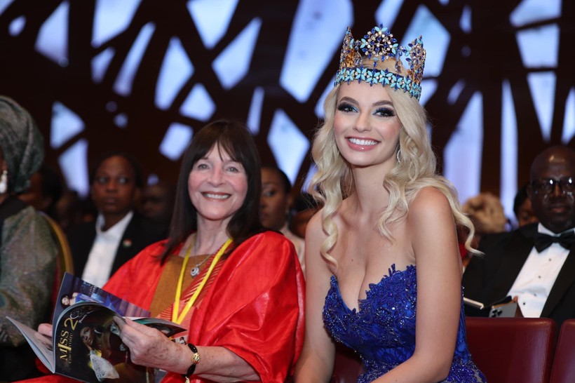 Miss World 2021 Karolina Bielawska cùng chủ tịch Miss World Organization - Julia Morley sẽ dự Chung kết Miss World Vietnam 2022.