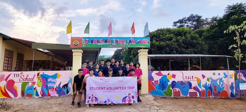 Niềm hạnh phúc của học sinh TH School khi mang đến giá trị tốt đẹp cho các bạn nhỏ tại Con Cuông