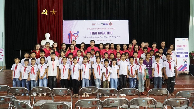 40 học sinh dân tộc thiểu số cùng các thầy, cô tham gia chương trình “Trại mùa thu” của Quỹ Vì Tầm Vóc Việt