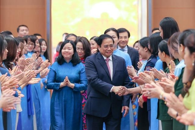 Thủ tướng Phạm Minh Chính tại Hội nghị đối thoại với phụ nữ Việt Nam sáng 15/10 - Ảnh: VGP/Nhật Bắc.