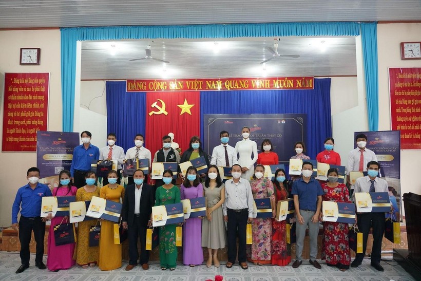 Chương trình “Cùng Danisa Tri Ân Người Trồng Cây, Chung Tay Trao Laptop” 2021 đã đến với 4 tỉnh miền núi trao tặng 81 chiếc laptop và hơn 320 phần quà với giá trị hơn 1 tỷ đồng.(Ảnh: Danisa).