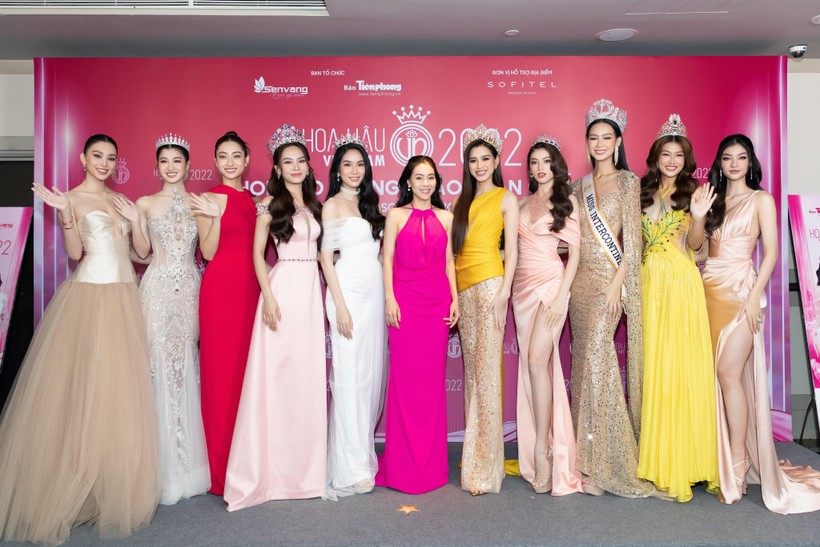  Dàn hậu đình đám hội ngộ trên thảm đỏ Hoa hậu Việt Nam 2022 