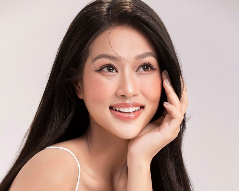 Rũ bỏ vẻ cá tính, Hoa hậu Đoàn Thiên Ân lần đầu khoe nhan sắc trong veo 
