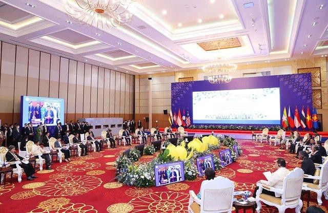Chiều 10/11, Thủ tướng Phạm Minh Chính cùng lãnh đạo các nước ASEAN tham dự phiên đối thoại với đại diện Đại hội đồng liên Nghị viện ASEAN (AIPA), Thanh niên và Hội đồng Tư vấn kinh doanh ASEAN (ABAC) - Ảnh: VGP/Nhật Bắc