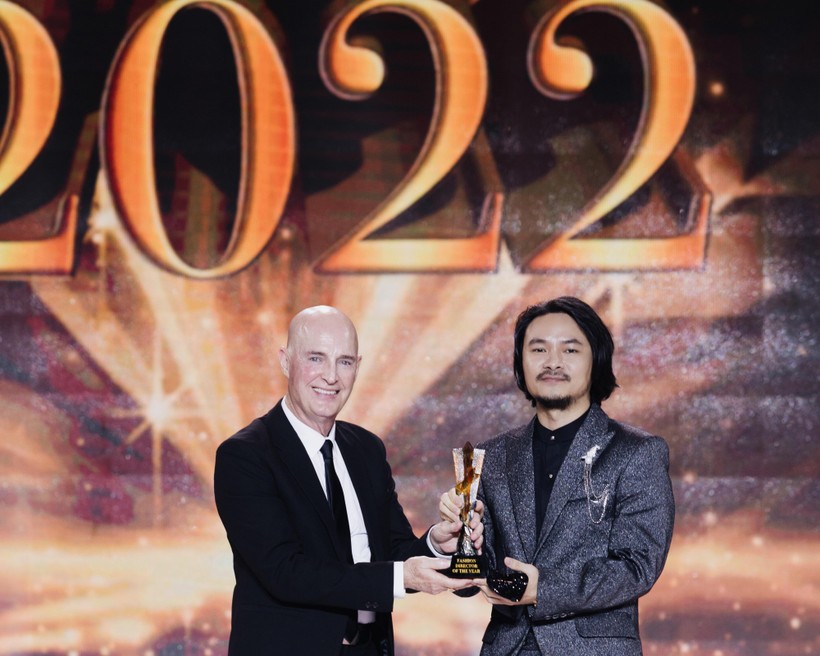 Hoàng Nhật Nam nhận giải Đạo diễn thời trang của năm.