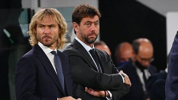 Chủ tịch Agnelli và phó chủ tịch Nedved của Juventus đều đồng loạt từ chức.