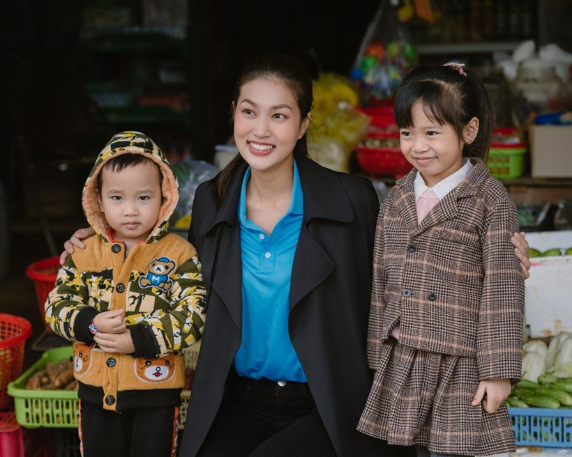 Hoa hậu Thiên Ân mang Tết hạnh phúc đến trẻ em vùng cao