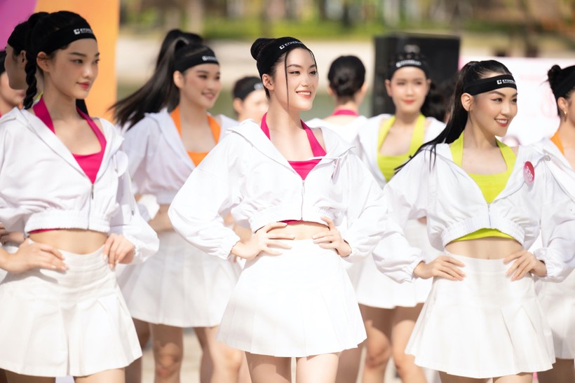 35 thí sinh Hoa hậu Việt Nam khoe dáng quyến rũ thi “Người đẹp thể thao”