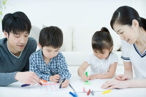 Cha mẹ Nhật Bản rất gắn bó với con cái nhưng lại không công khai tình cảm của mình. (Ảnh: ITN).