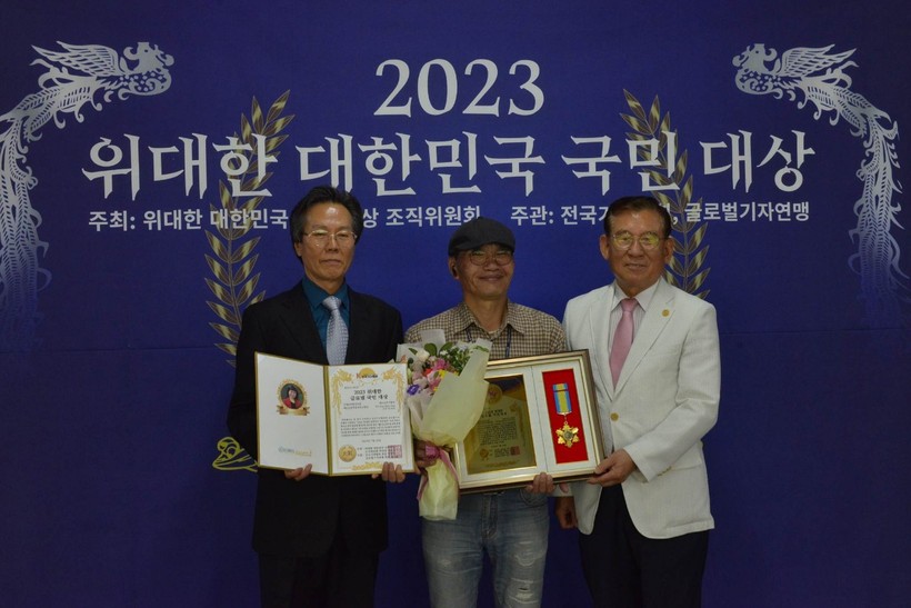 Hai nhà văn Việt Nam được trao Giải thưởng lớn Hàn Quốc 