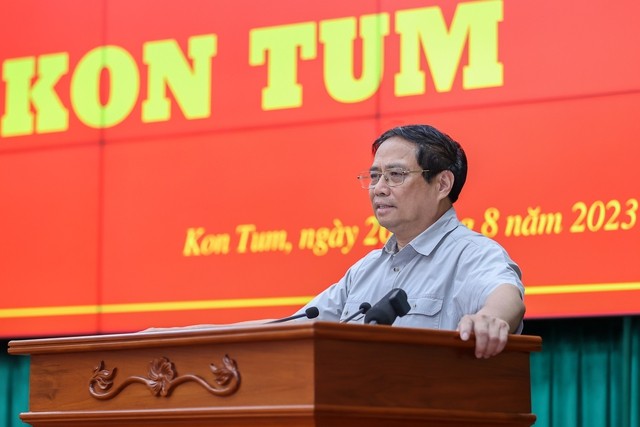 Thủ tướng Phạm Minh Chính phát biểu kết luận buổi làm việc với Ban Thường vụ Tỉnh ủy Kon Tum sáng 20/8 - Ảnh: VGP/Nhật Bắc