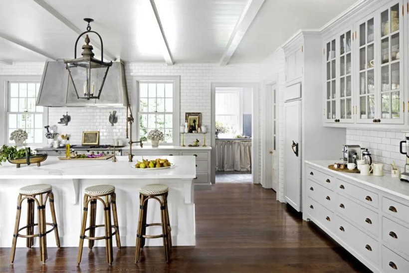 Căn bếp màu trắng mang lại sự hấp dẫn tối giản và ngay lập tức làm sáng không gian của bạn. (Ảnh: ITN).