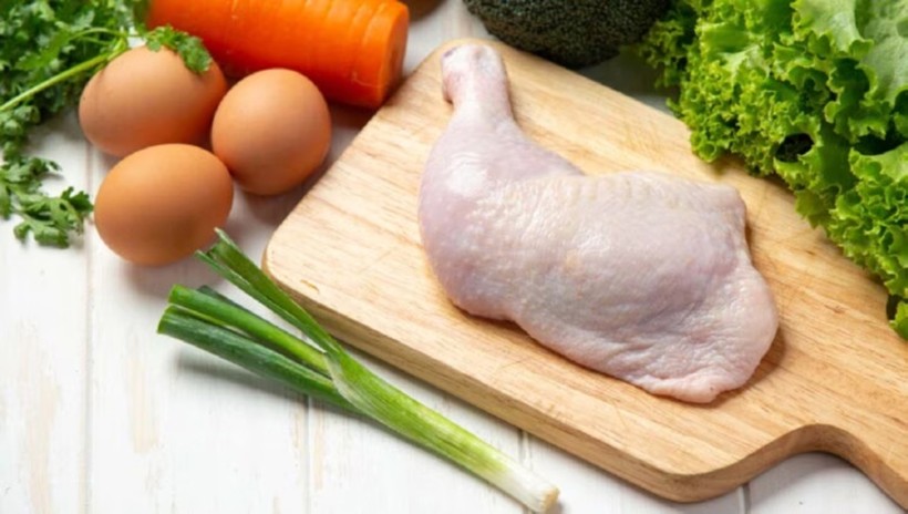 Thịt gà và trứng được nhiều người không ăn chay ưa chuộng. (Ảnh: ITN)