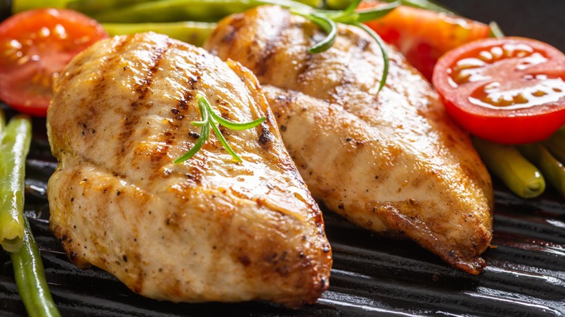 Thịt gà là nguồn protein đa năng và giàu chất dinh dưỡng. (Ảnh: ITN)