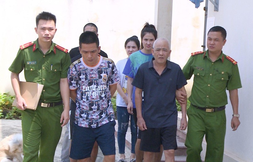 Trùm ma tuý Trung “Khơi” cùng người thân vừa bị lực lượng công an bắt giữ.