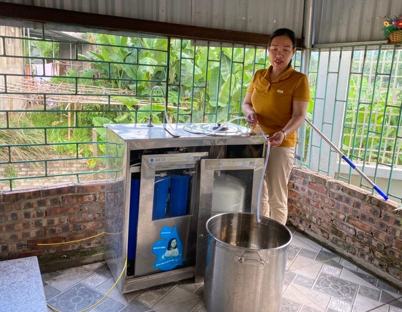 Người dân dùng máy lọc nước nước giếng quy mô hộ gia đình.