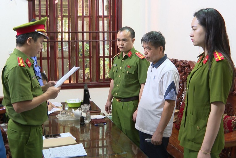 Nguyên Trưởng Phòng tài nguyên môi trường huyện Thường Xuân bị bắt giam.