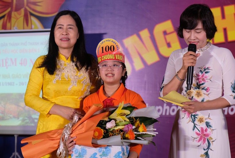 Học sinh Mạc Đinh Bảo Ngọc giành chiến thắng trong cuộc thi "Rung chuông vàng".