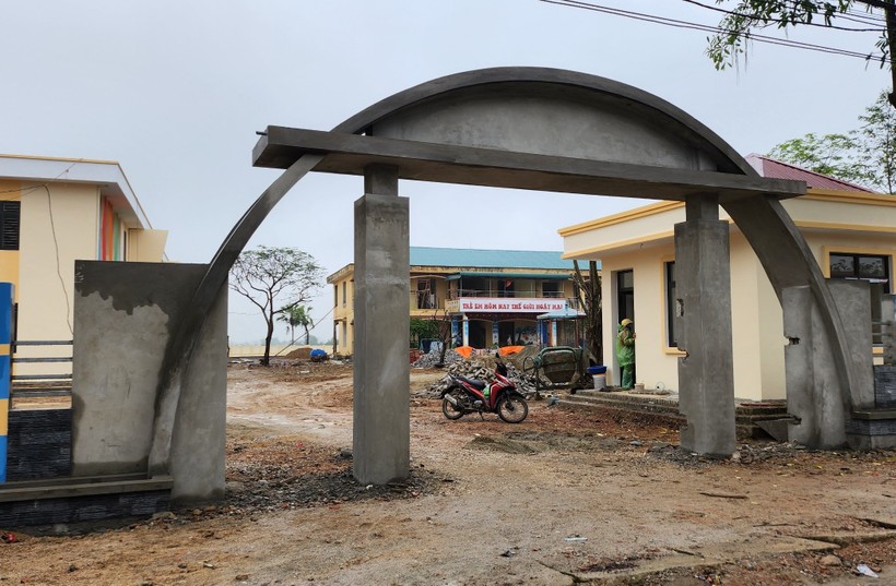 Xây dựng ngổn ngang khiến gần 300 trẻ mầm non chưa thể đến trường. (Ảnh: Nguyễn Thuỳ).