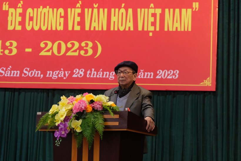 Giáo sư Trần Lâm Biền chia sẻ về di sản văn hoá, các công trình nghiên cứu về di sản văn hóa Việt Nam. (Ảnh: NT).