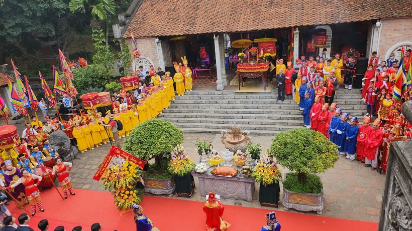 Toàn cảnh nghi lễ tấu trình chúc văn, dâng hương tại Lễ hội Đền Bà Triệu năm 2023. (Ảnh: NT).