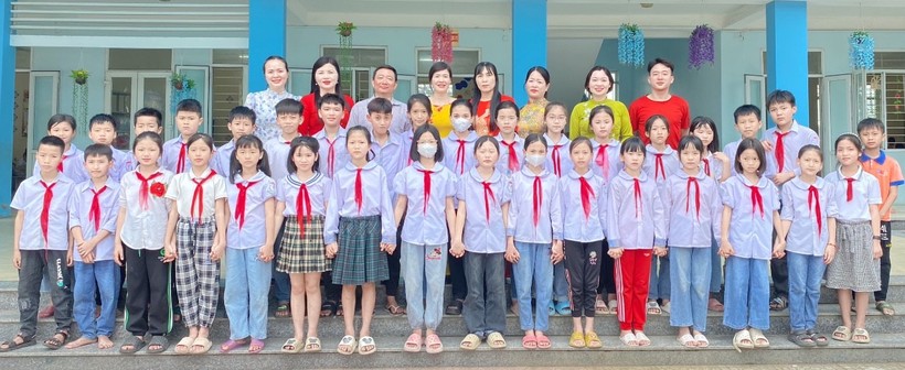 Những gương mặt giáo viên và học sinh giỏi tiêu biểu của Trường Tiểu học Hoằng Thanh. (Ảnh: BM).
