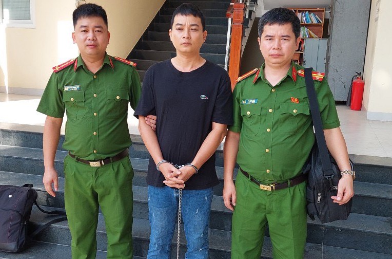 Hà Duy Phương được cảnh sát di lí về Công an Thanh Hoá. (Ảnh: CATH)