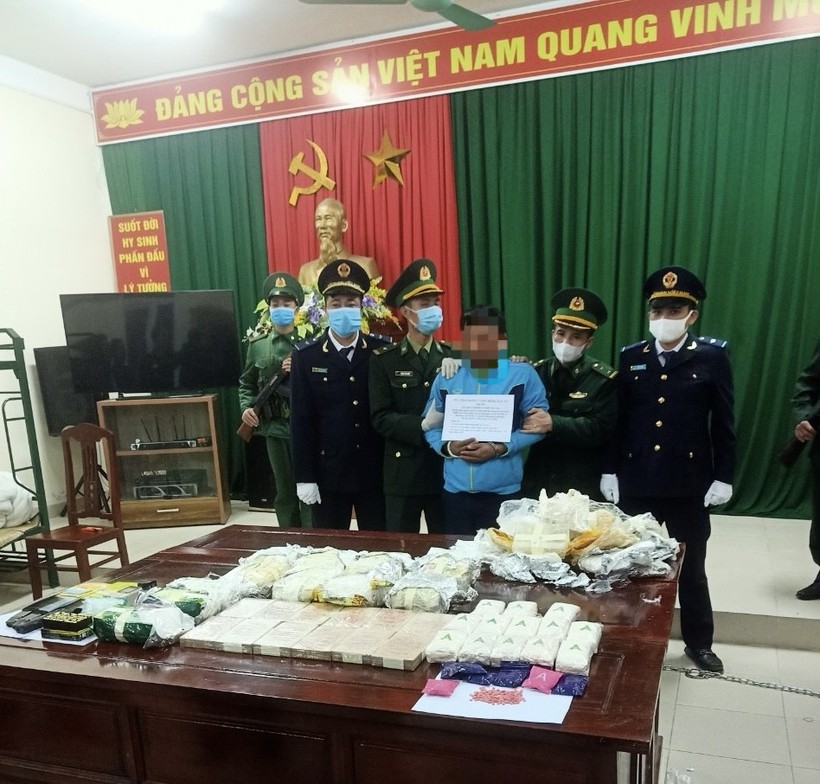 Thạo Kong Vàng Xông Xay Vư bị bắt giữ cùng hơn 21kg ma tuý. (Ảnh: BPTH)