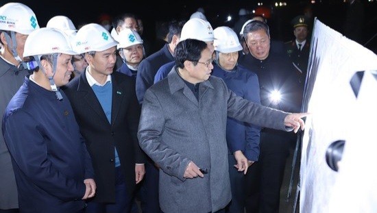 Thủ tướng Phạm Minh Chính kiểm tra tiến độ thi công dự án đường dây 500kV mạch 3 tại Thanh Hóa.