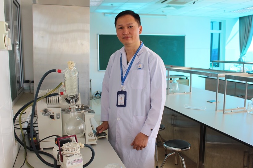 Th.S Dược sĩ Nguyễn Quang Huy đang công tác tại công tác tại Bộ môn Hóa Dược, khoa Dược, trường Đại học Y – Dược (Đại học Thái Nguyên)