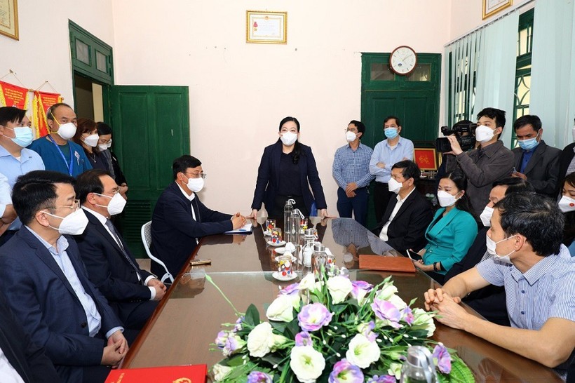 Bí thư Tỉnh ủy Nguyễn Thanh Hải cùng Đoàn công tác kiểm tra thực tế cơ sở vật chất tại Trung tâm Hồi sức tích cực điều trị người bệnh Covid-19 cơ sở 2.