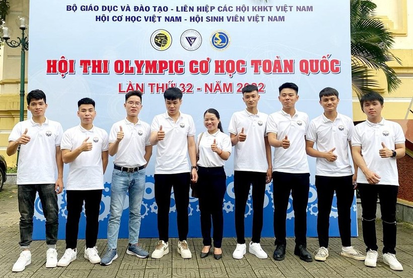 Đội tuyển Trường Đại học Kỹ thuật Công nghiệp (ĐH Thái Nguyên) tham dự Olympic Cơ học toàn quốc năm 2022.