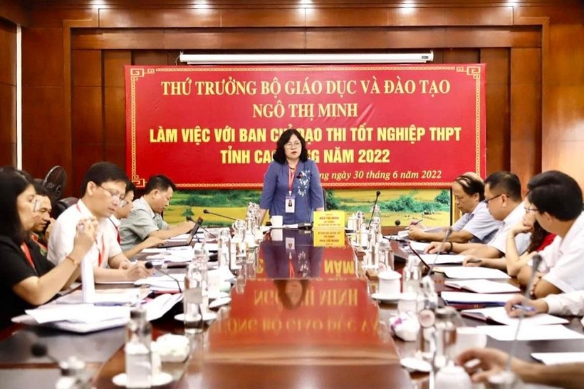Thứ trưởng Bộ Giáo dục và Đào tạo Ngô Thị Minh làm việc với Ban chỉ đạo thi tốt nghiệp THPT năm 2022 tỉnh Cao Bằng