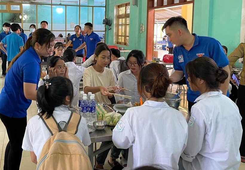 Tuổi trẻ huyện Hàm Yên, Tuyên Quang chung tay hỗ trợ thí sinh