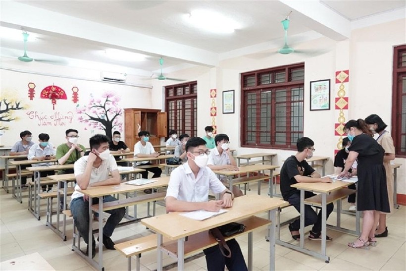 Hơn 100 thí sinh tham dự Kỳ thi đánh giá tư duy tại Trường Đại học Tân Trào.