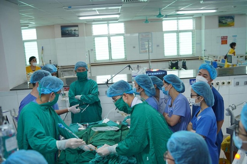 Các bác sĩ Bệnh viện Trung ương Thái Nguyên cứu sống bệnh nhân bằng kỹ thuật ECMO