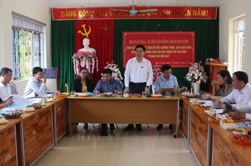 Ban Văn hóa - Xã hội HĐND tỉnh Cao Bằng giám sát việc thực hiện đổi mới Chương trình sách giáo khoa tại địa phương.