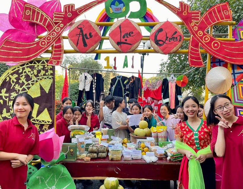  Phiên chợ “Sắc màu vùng cao” được tổ chức tại Trường Phổ thông Vùng cao Việt Bắc
