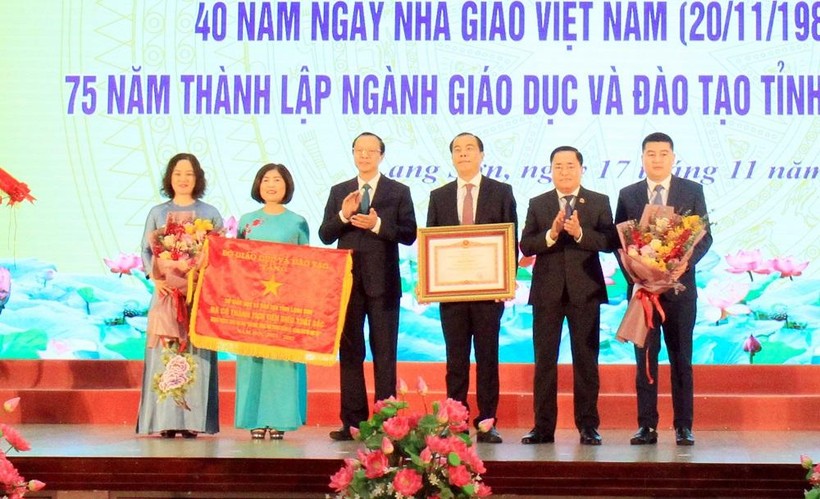 Ngành Giáo dục và Đào tạo tỉnh Lạng Sơn nhận Bằng khen của Thủ tướng Chính phủ và Cờ thi đua của Bộ Giáo dục và Đào tạo