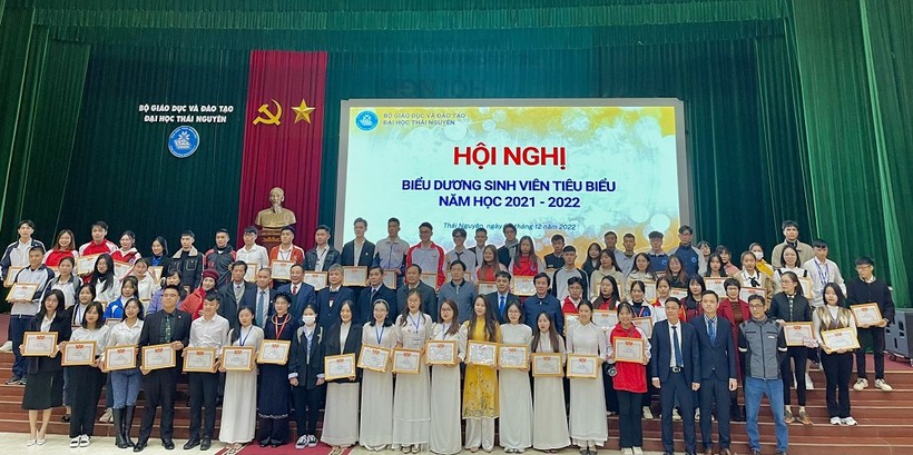 Đại Học Thái Nguyên biểu dương sinh viên xuất sắc năm học 2021 – 2022.