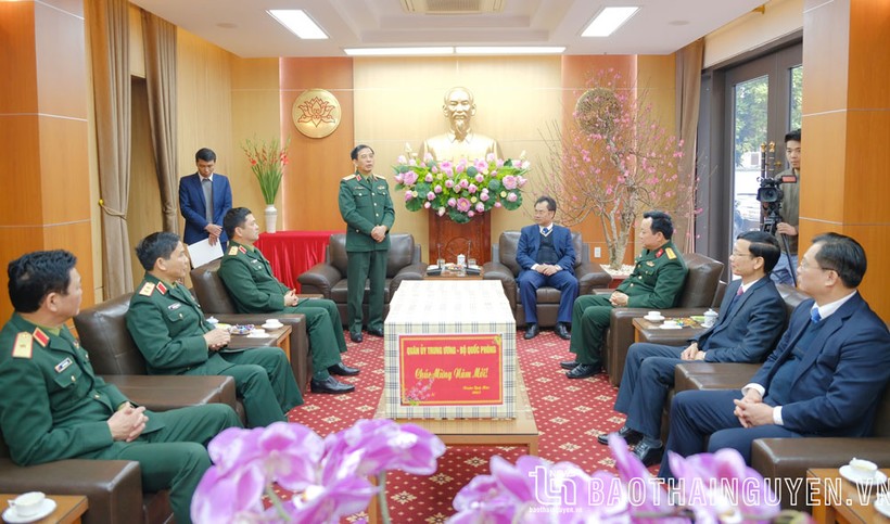 Bộ trưởng Bộ Quốc phòng Phan Văn Giang thăm và làm việc tại Thái Nguyên (Ảnh: Báo Thái Nguyên)