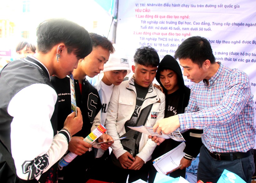 Huyện miền núi Xín Mần đẩy mạnh công tác hướng nghiệp tới học sinh sinh viên.